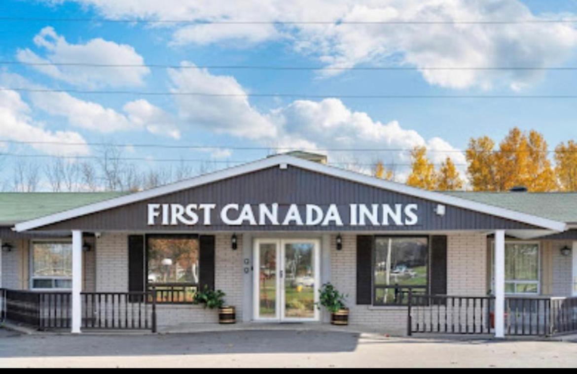 First Canada Hotel Cornwall Hwy 401 On エクステリア 写真